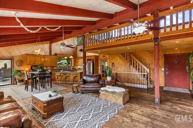 25900 Columbia Way, Tehachapi, CA 93561