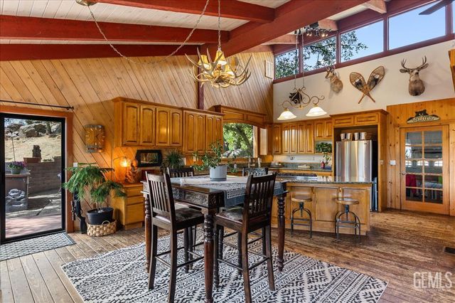 25900 Columbia Way, Tehachapi, CA 93561