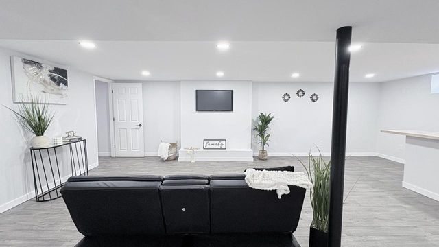 10431 W Sylvia STREET, Milwaukee, WI 53224