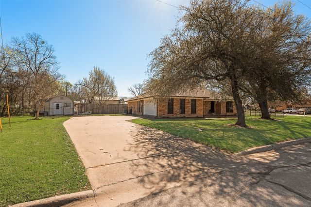 100 Juanita Avenue, Wills Point, TX 75169