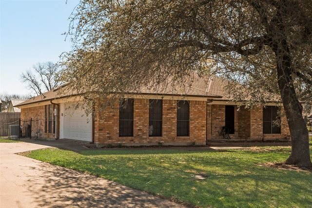 100 Juanita Avenue, Wills Point, TX 75169