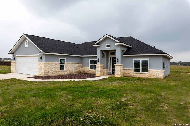 105 Merion Lane, La Vernia, TX 78121