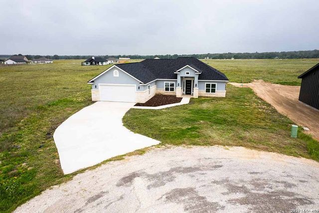 105 Merion Lane, La Vernia, TX 78121