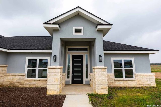 105 Merion Lane, La Vernia, TX 78121