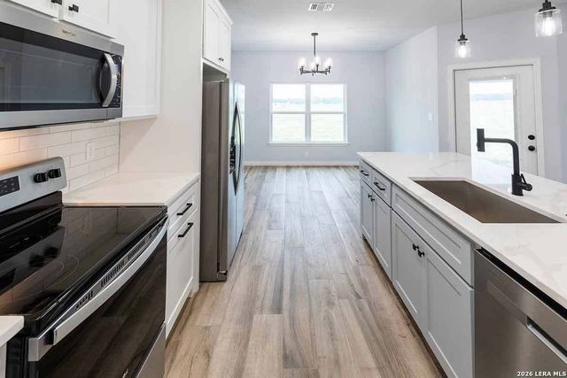 105 Merion Lane, La Vernia, TX 78121