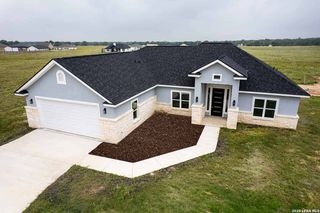 105 Merion Lane, La Vernia, TX 78121