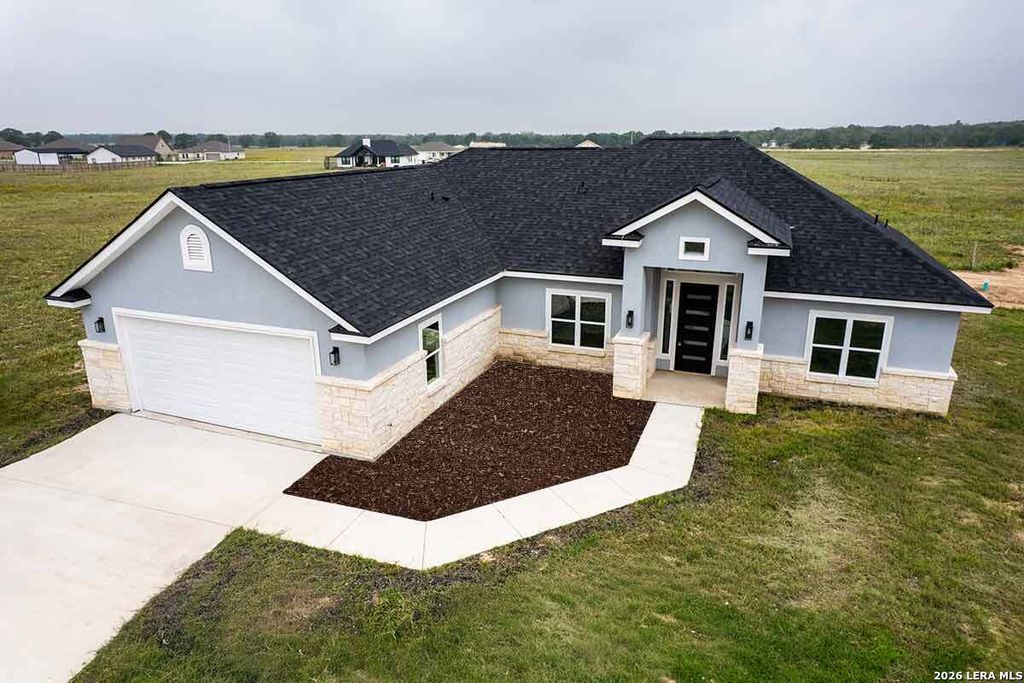 105 Merion Lane, La Vernia, TX 78121