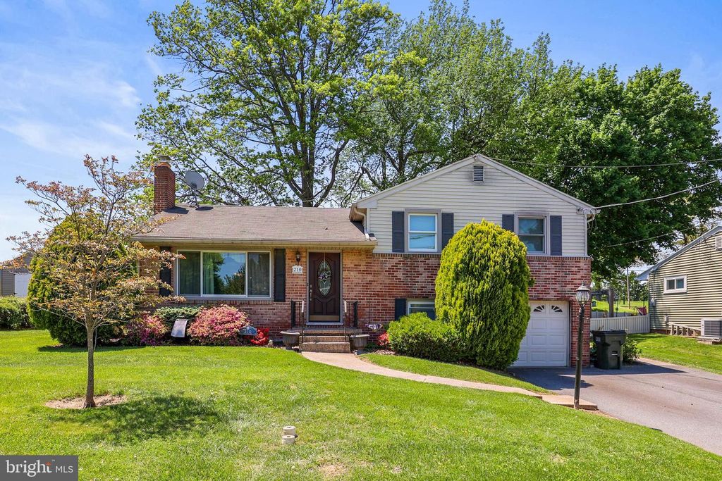 210 MELVALE RD, Dallastown, PA 17313