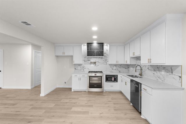 305 S Stillwell Boulevard, Dallas, TX 75211