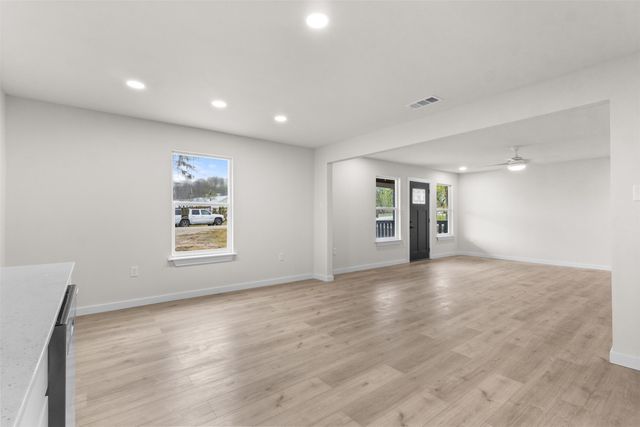 305 S Stillwell Boulevard, Dallas, TX 75211