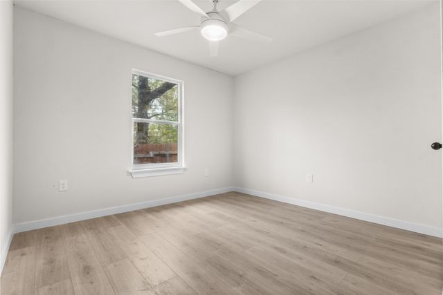 305 S Stillwell Boulevard, Dallas, TX 75211