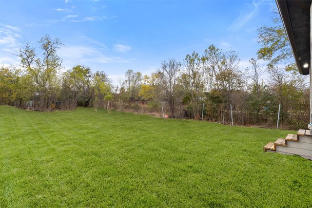 305 S Stillwell Boulevard, Dallas, TX 75211