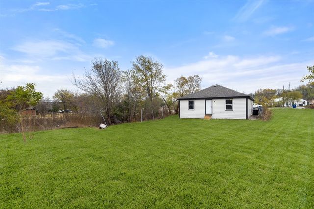 305 S Stillwell Boulevard, Dallas, TX 75211