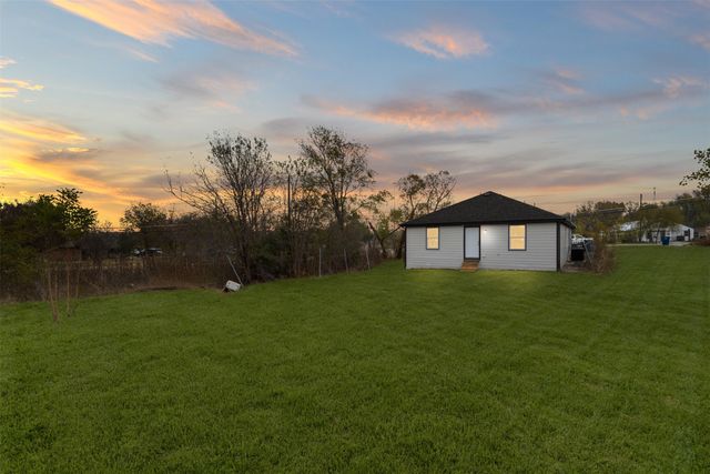 305 S Stillwell Boulevard, Dallas, TX 75211