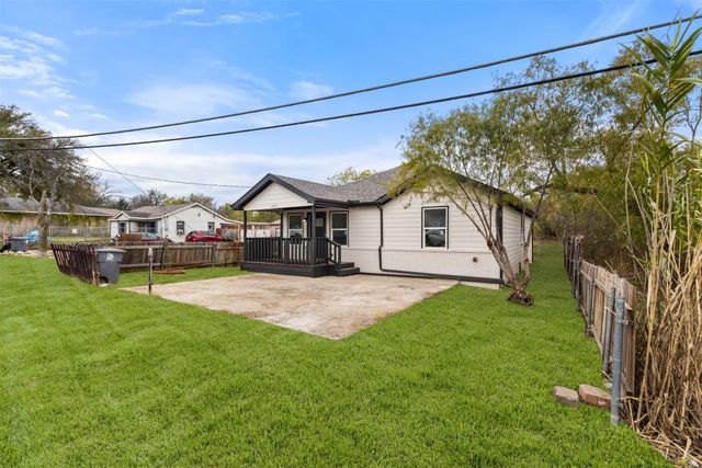 305 S Stillwell Boulevard, Dallas, TX 75211