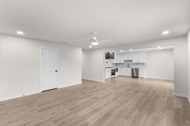 305 S Stillwell Boulevard, Dallas, TX 75211