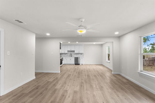 305 S Stillwell Boulevard, Dallas, TX 75211