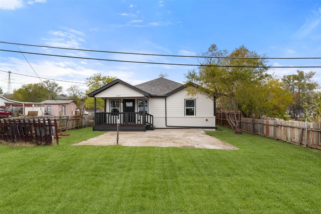 305 S Stillwell Boulevard, Dallas, TX 75211