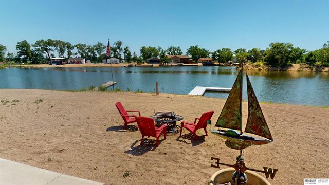 5 Beaver Island Road, Columbus, NE 68601