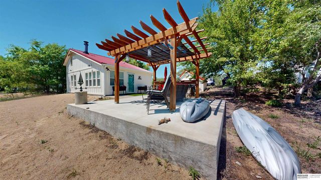 5 Beaver Island Road, Columbus, NE 68601