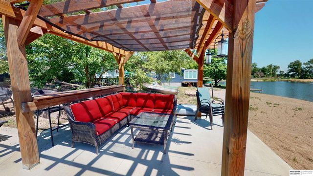 5 Beaver Island Road, Columbus, NE 68601