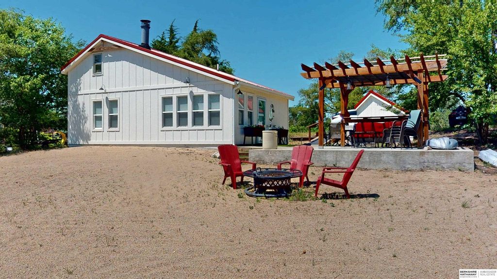 5 Beaver Island Road, Columbus, NE 68601