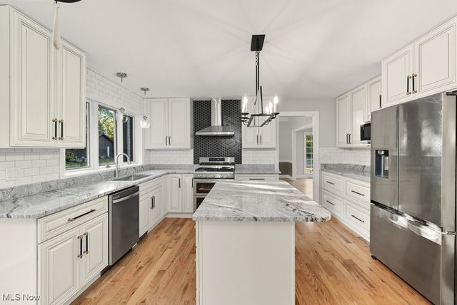 2097 Albertson, Cuyahoga Falls, OH 44223