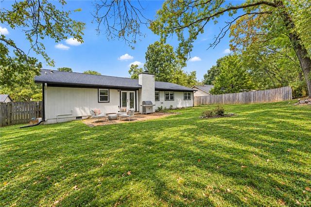 2722 N Stagecoach Drive, Fayetteville, AR 72703