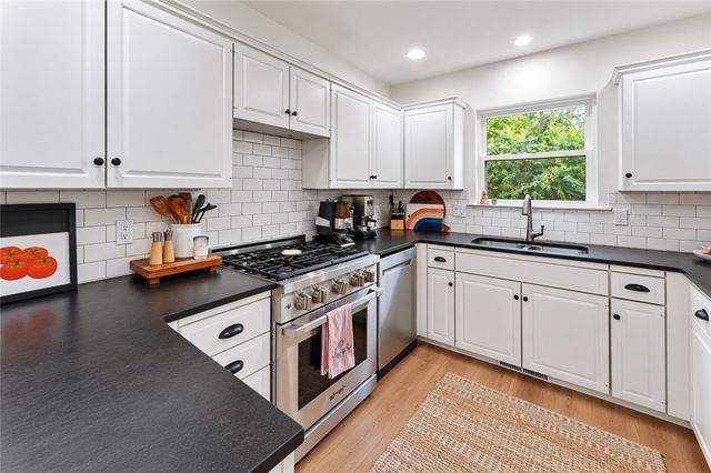 2722 N Stagecoach Drive, Fayetteville, AR 72703