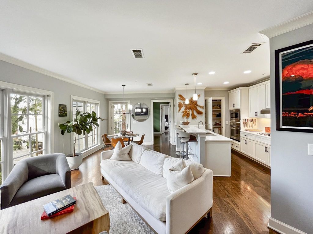 3210 W End Cir Apt 202, Nashville, TN 37203