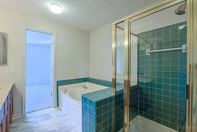 4153 Lakeknoll Drive, Mason, OH 45040