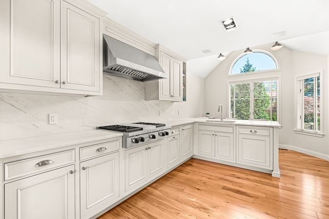 7 Wainwright Road 113, Winchester, MA 01890