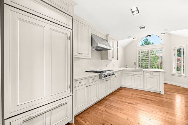 7 Wainwright Road 113, Winchester, MA 01890