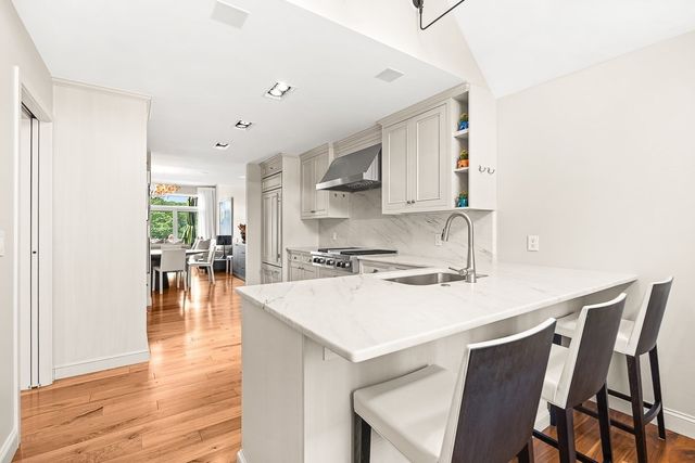 7 Wainwright Road 113, Winchester, MA 01890