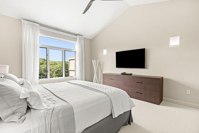 7 Wainwright Road 113, Winchester, MA 01890