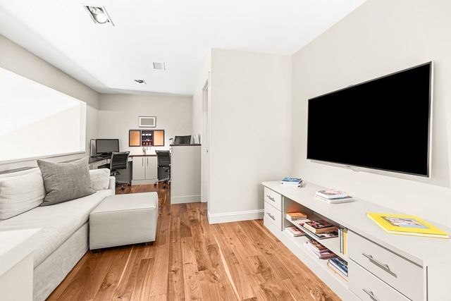 7 Wainwright Road 113, Winchester, MA 01890