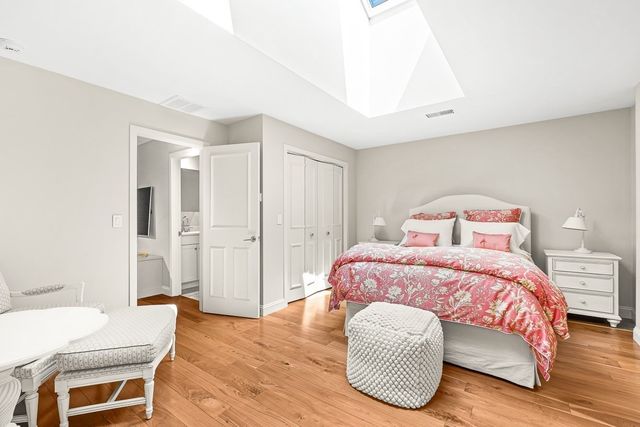 7 Wainwright Road 113, Winchester, MA 01890