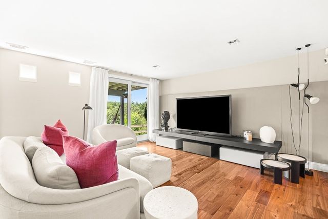 7 Wainwright Road 113, Winchester, MA 01890