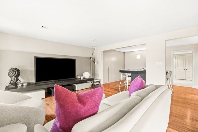 7 Wainwright Road 113, Winchester, MA 01890
