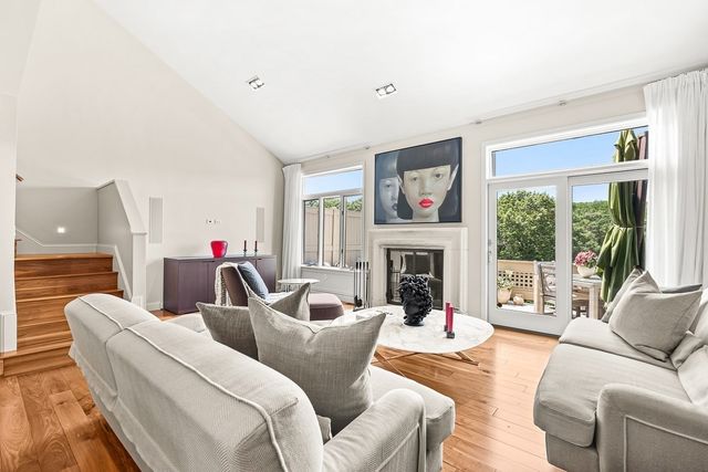 7 Wainwright Road 113, Winchester, MA 01890