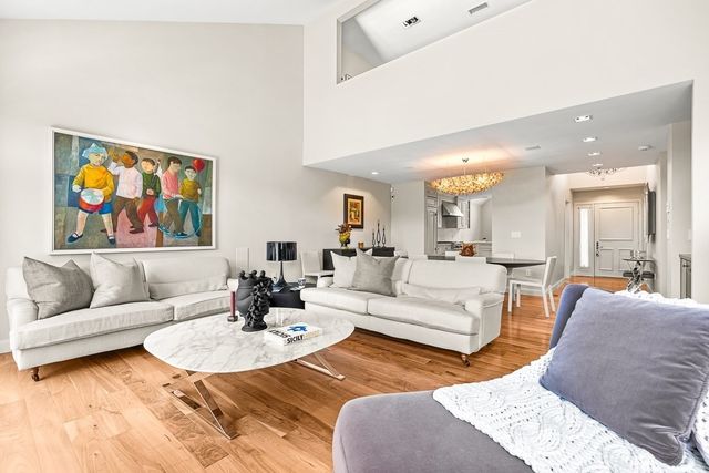 7 Wainwright Road 113, Winchester, MA 01890