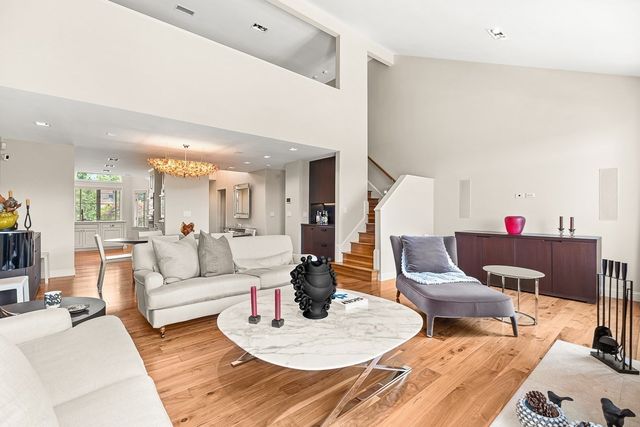 7 Wainwright Road 113, Winchester, MA 01890