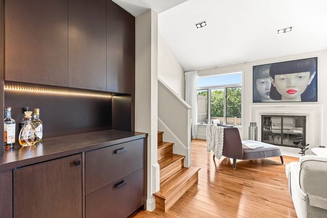 7 Wainwright Road 113, Winchester, MA 01890