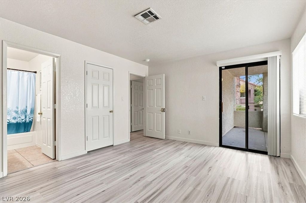 Image 16 of property listing at 5042 South Rainbow Boulevard 101, Las Vegas, NV 89118