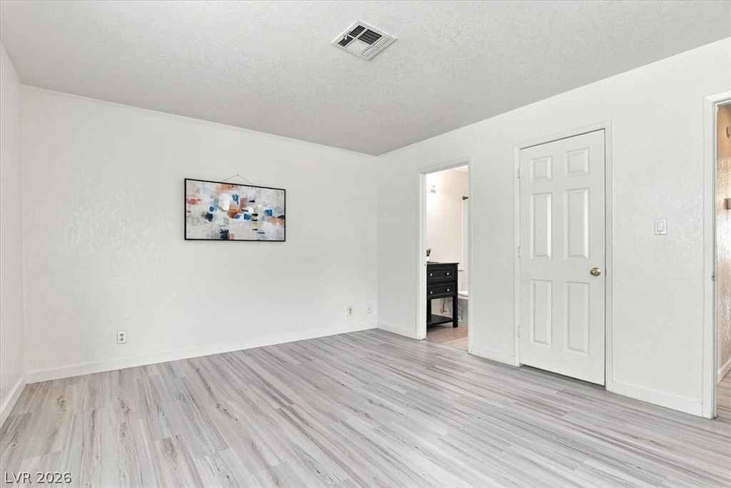 Image 19 of property listing at 5042 South Rainbow Boulevard 101, Las Vegas, NV 89118