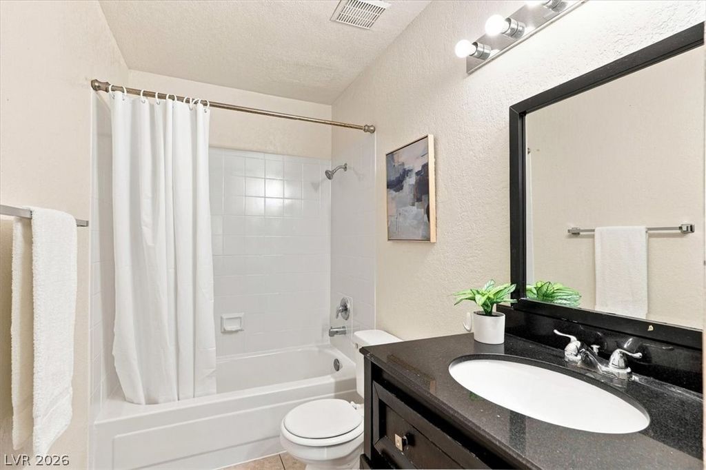Image 25 of property listing at 5042 South Rainbow Boulevard 101, Las Vegas, NV 89118