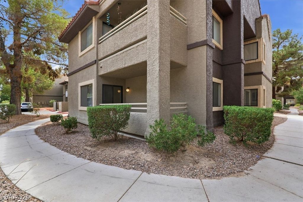 Image 3 of property listing at 5042 South Rainbow Boulevard 101, Las Vegas, NV 89118