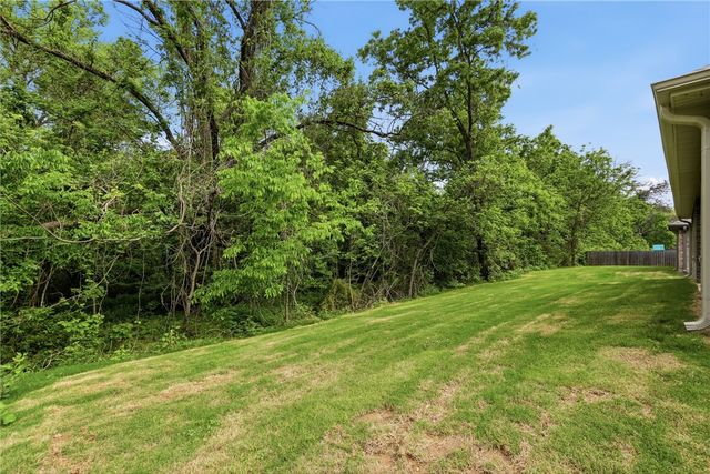 1315 Valley Drive, Gentry, AR 72734