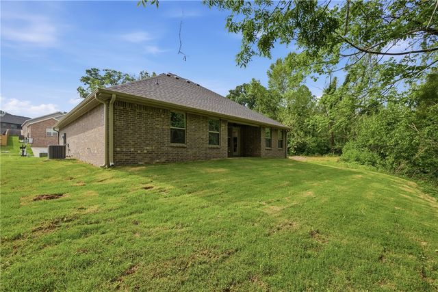 1315 Valley Drive, Gentry, AR 72734