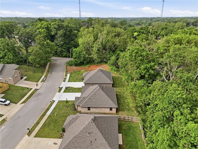 1315 Valley Drive, Gentry, AR 72734